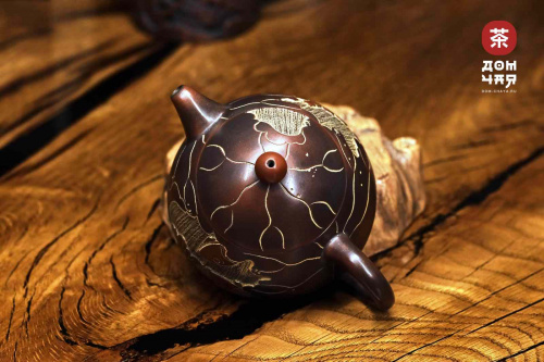 Авторский Чайник из Гуанси "Лотос с Карпами" #269, 160мл.